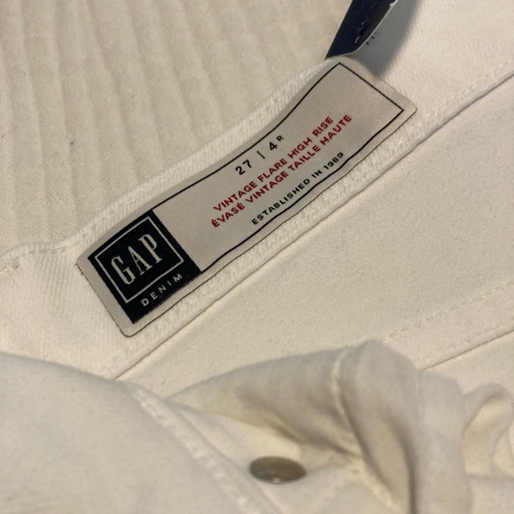 Gap Vintage Flare White Jeans - new w/ tag. Size 27 (4 regular) - Picture 3 of 3